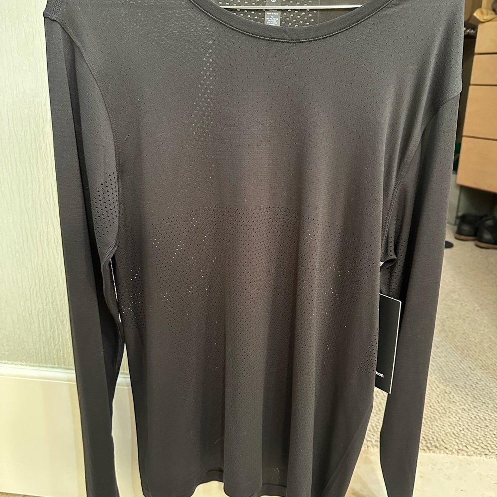 Lululemon Men's Black Long Sleeve Shirt